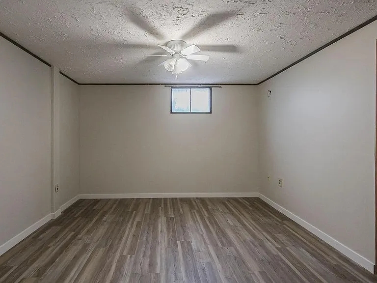 8209 Hillside Dr — Photo 32