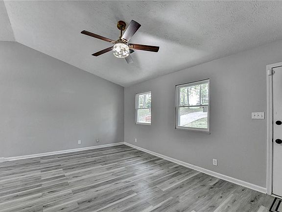 4th image of 1018 Wayne Dr
