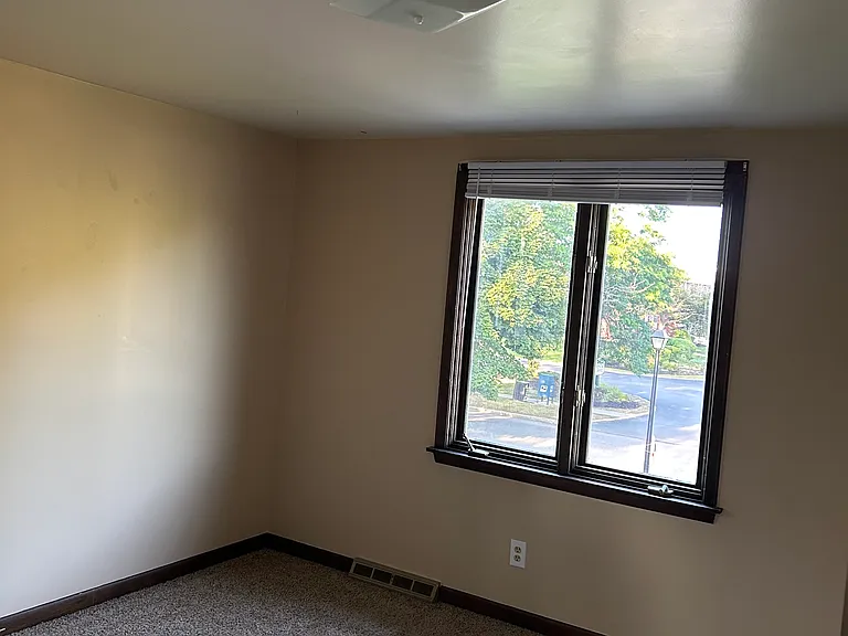 88 Palmdale Dr — Photo 12