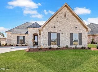 1014 Kensington Dr, Flowood, MS 39232