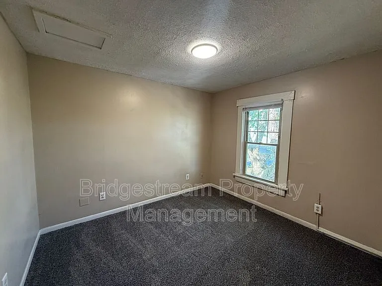 200 Hart St — Photo 12