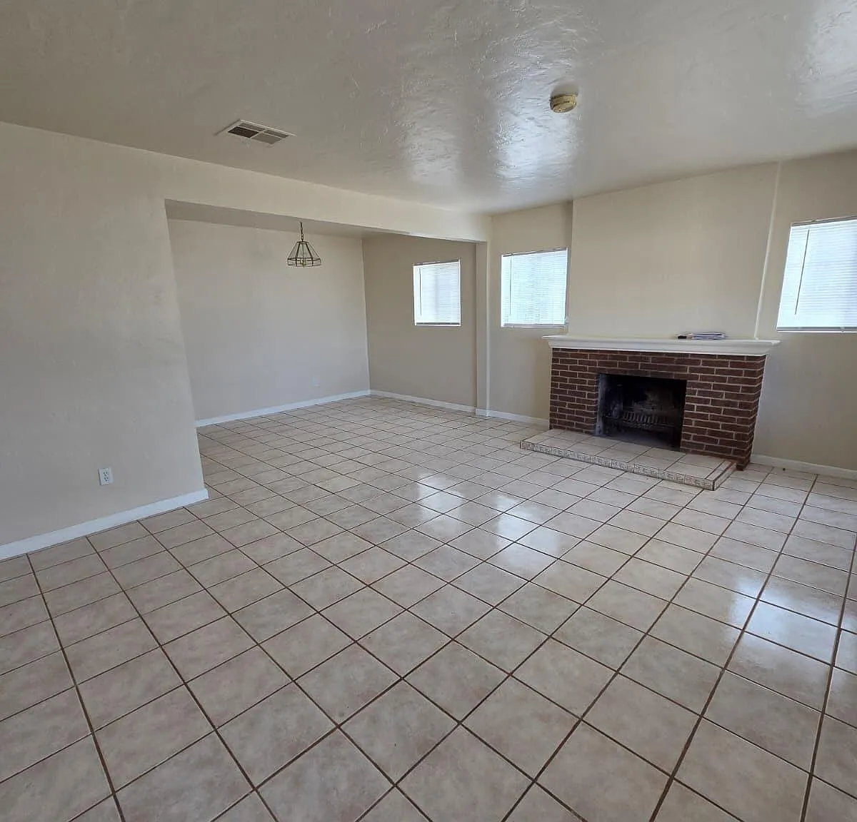 3 bed, 2.0 bath, 1360 sqft, $1,600 — Photo 4