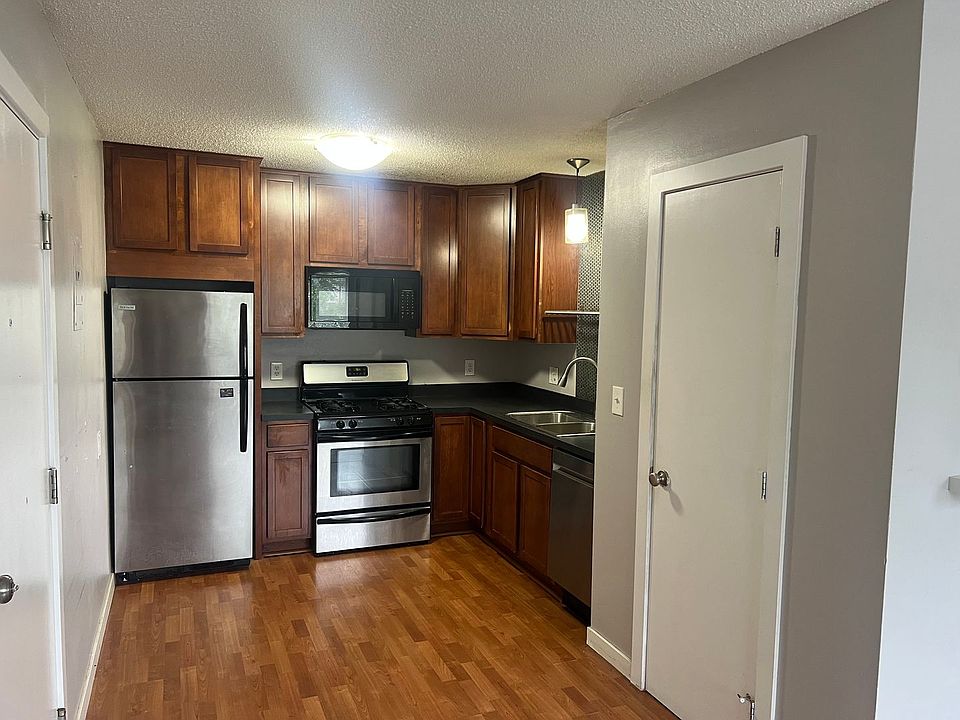 1st image of 3900 Minnehaha Ave APT 3