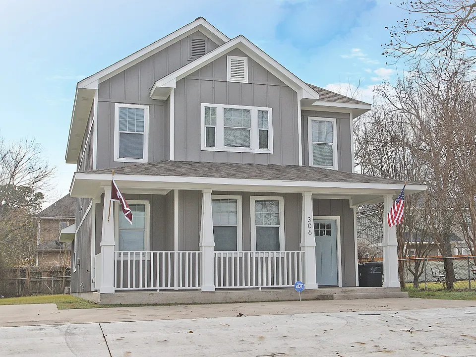 306 Holik St