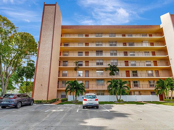 4th image of 14623 Bonaire Boulevard #502