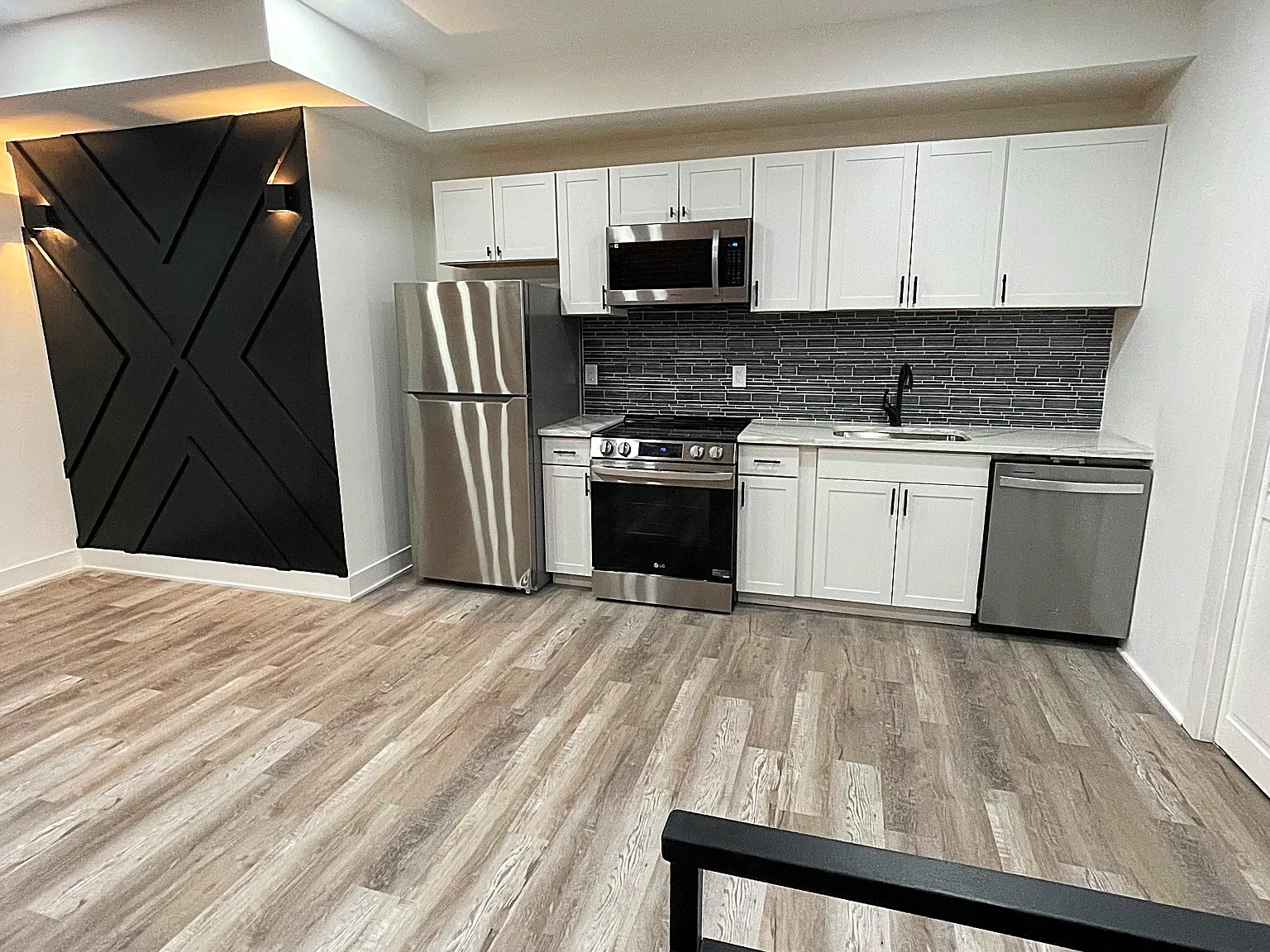 2 bed, 1100 sqft, $1,600 — Photo 1