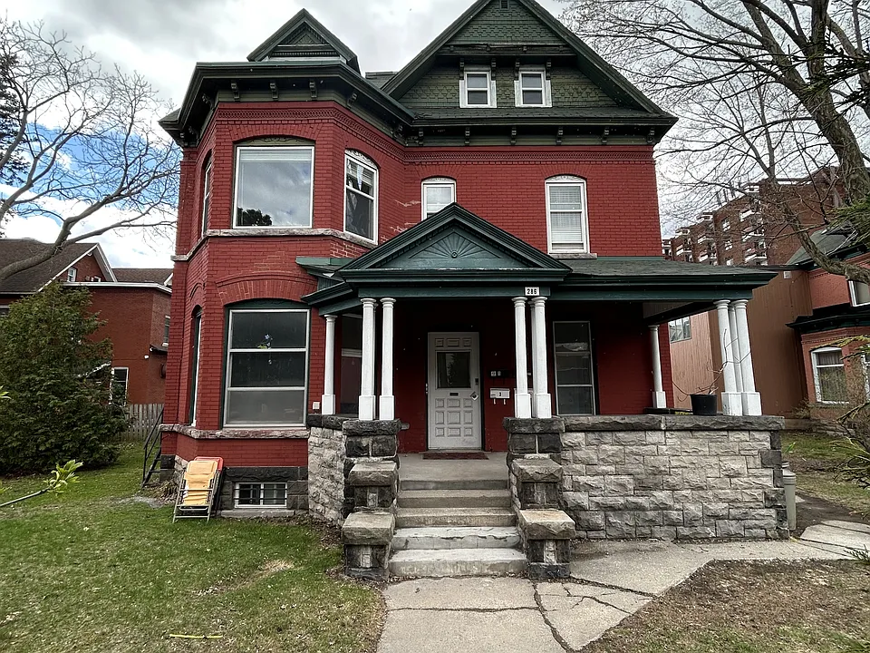 286 Charlotte St #3