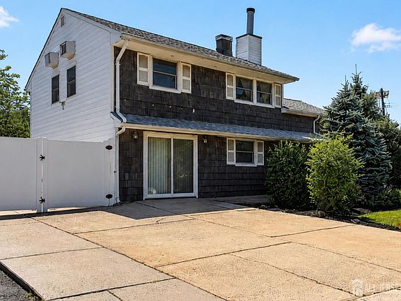2nd image of 52 Jackson Ave