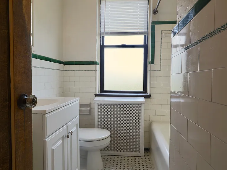Apartments On Academy — Photo 31