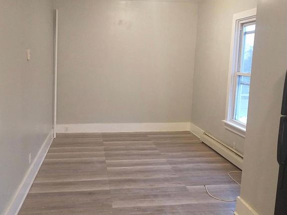 5th image of 943 Tonawanda St #2