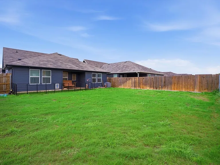 1012 Norway Dr — Photo 14