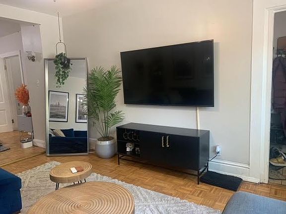 4th image of 1824 N Bissell St #1