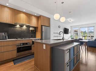 516 Foster Ave #502, Coquitlam, BC V3J 0H8