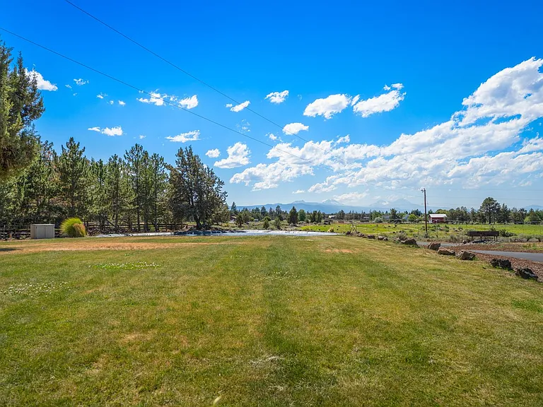 64144 Pioneer Loop — Photo 57