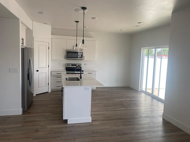 1104 E Jaylee Dr #1 — Photo 4