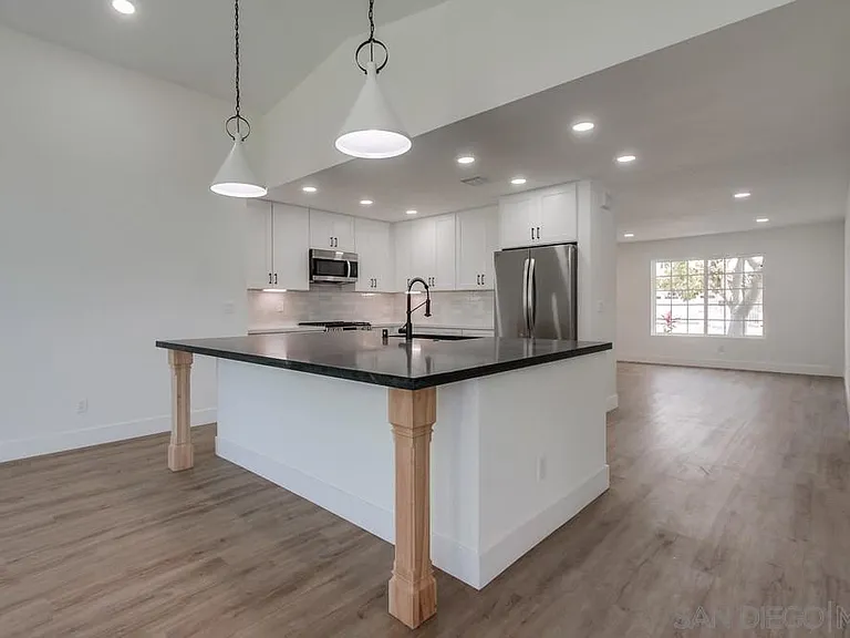 10190 Drumcliff Ave — Photo 7