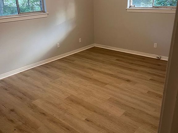 4th image of 1010 N Larchmont Ave #A