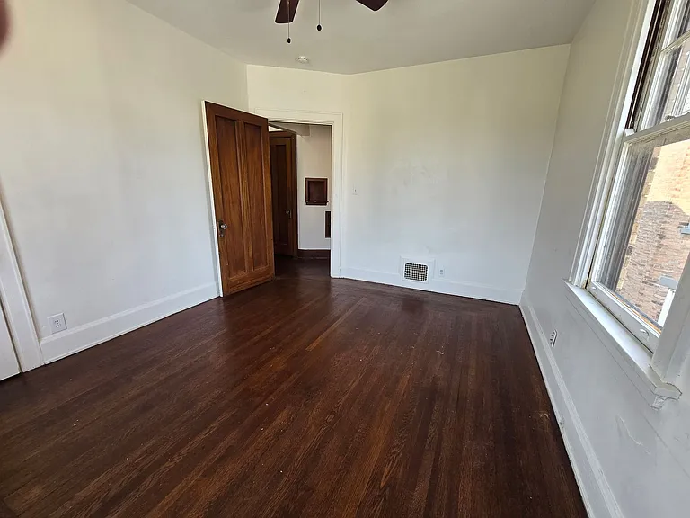 3745 Saint Lawrence Ave — Photo 14
