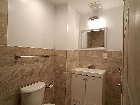 4th image of 10206 Avenue