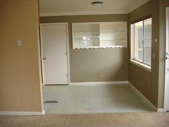Kitchen dining area