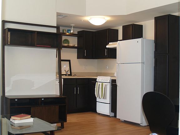 2nd image of 5901 Delmar Blvd Unit A