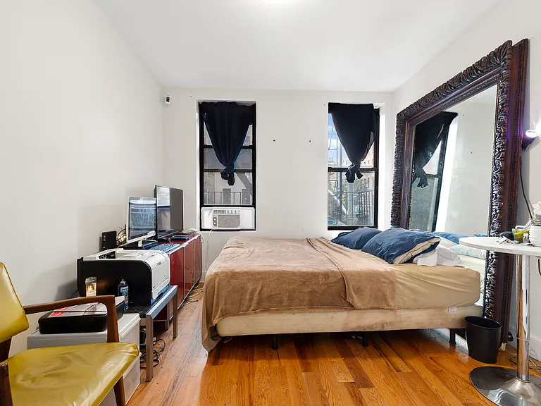 360 W 47th St #2B — Photo 4