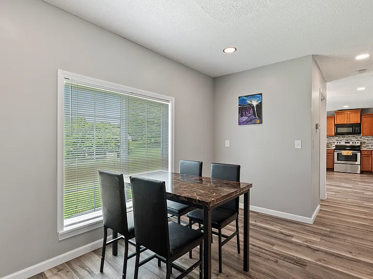 5185 Edgemere Dr — Photo 2