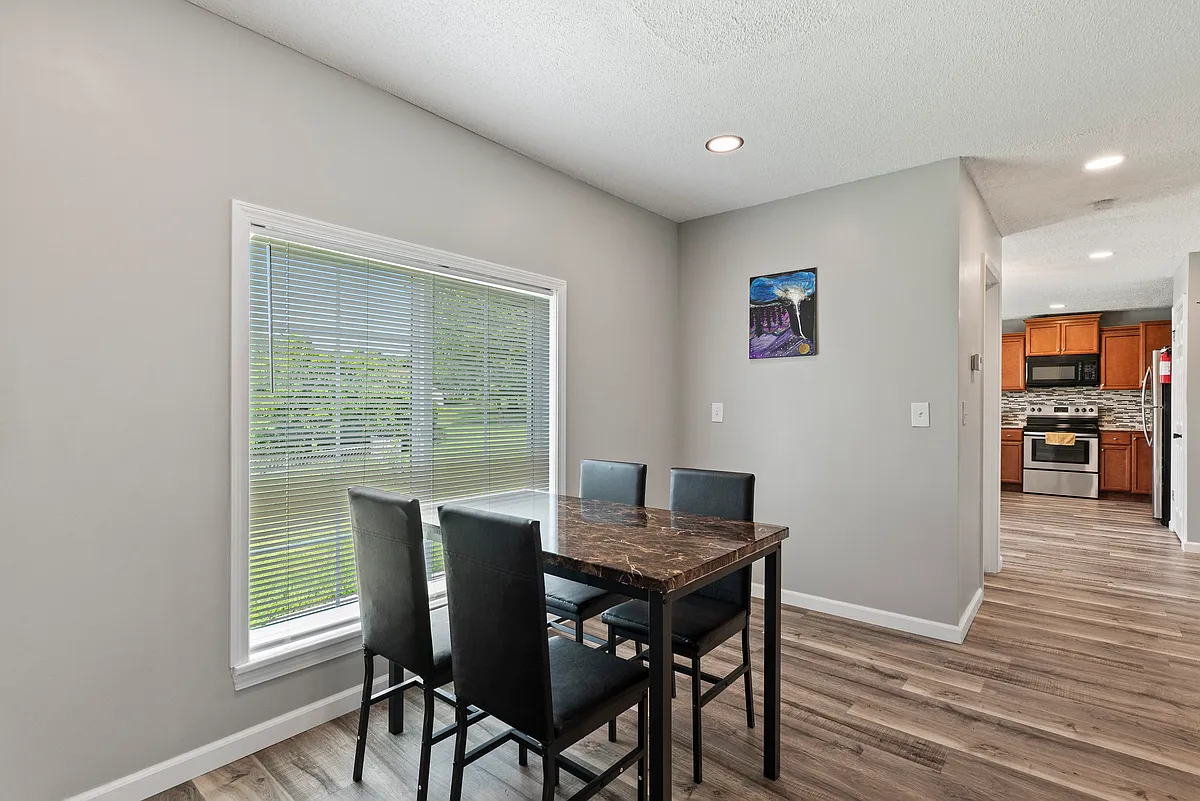 Building Photo - 5185 Edgemere Dr