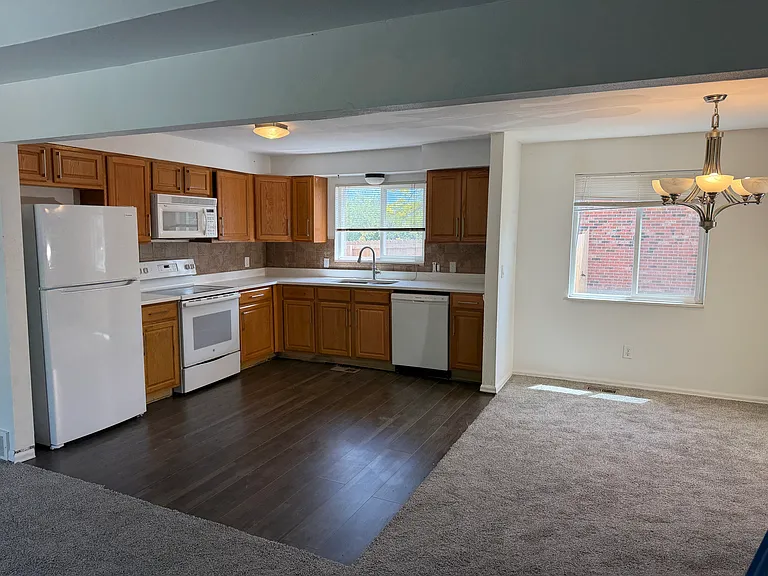 7644 S Holland Way — Photo 2