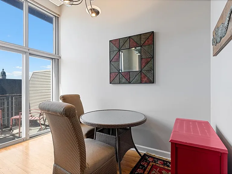 824 W Superior St #306 — Photo 9