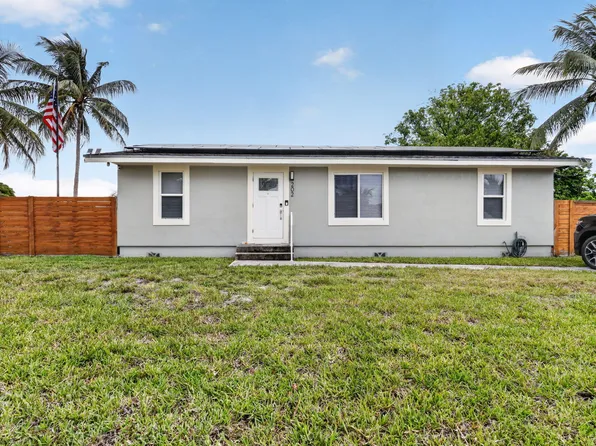 202 Elaine Circle W, West Palm Beach, FL 33409
