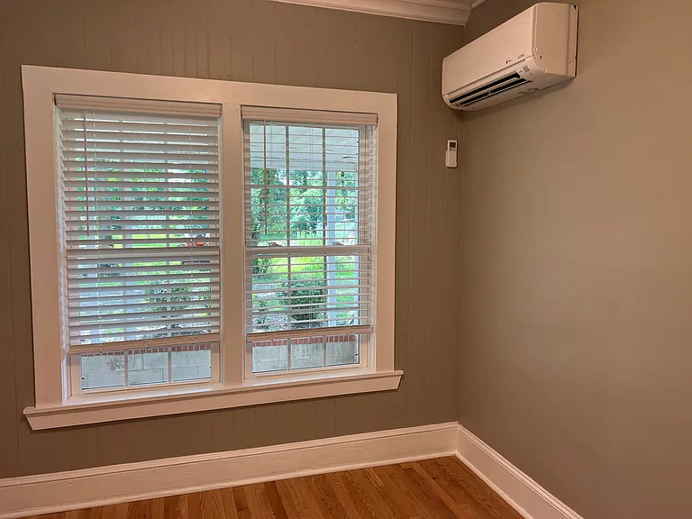 1112 Wilson Ln — Photo 12