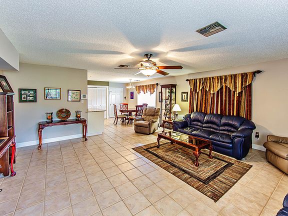 5th image of 106 E Windsor Dr