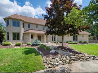 10555 Cambridge Cir, North Royalton, OH 44133