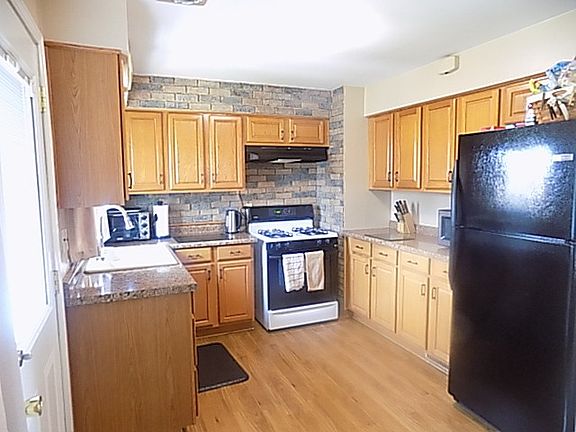 2nd image of 365 Clyde Ave