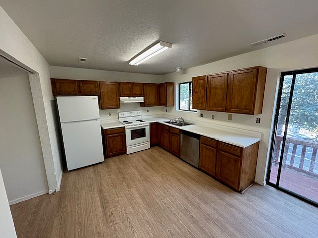 2nd image of 1733 E 1st Ave #5