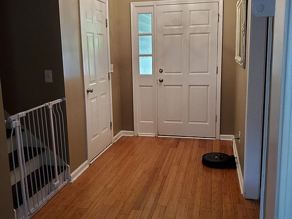 4th image of 3085 Elizabeth Ln