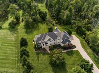 6 Dogwood Dr, Whitehouse Station, NJ 08889