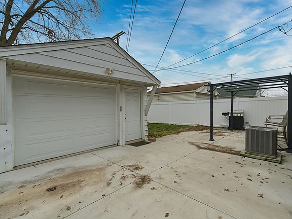 4th image of 1561 Cleveland Ave