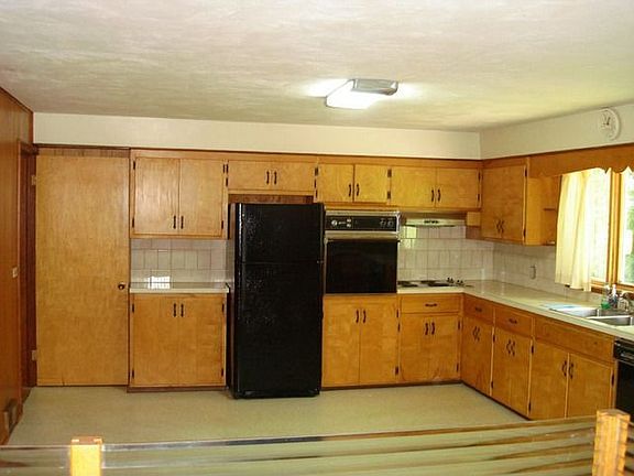 2nd image of 6 Lowell Dr