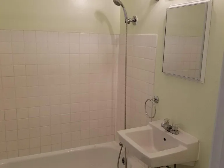 879 Roberts St #879 — Photo 14
