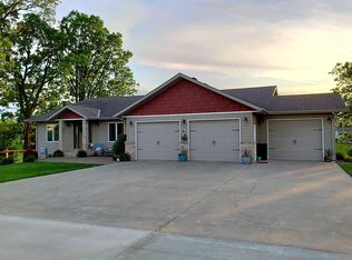 1002 9th St E, Cresco, IA 52136