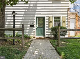 1726 E Bancroft Ln, Crofton, MD 21114