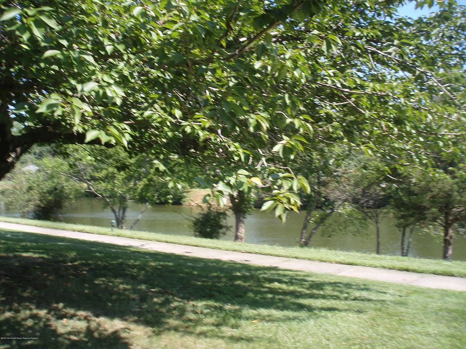 1st image of 385 B Chatham Ct