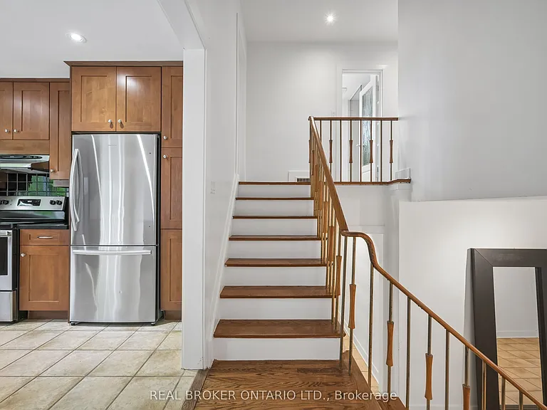 77 Norgrove Cres — Photo 12