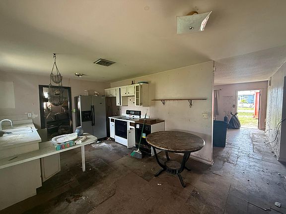 4th image of 1376 Meadowbrook Drive