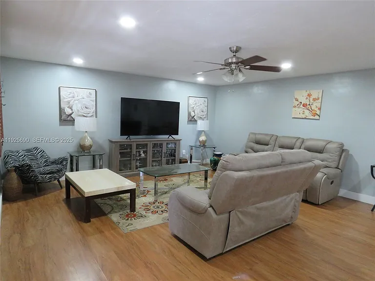 11840 NE 19th Dr #26 — Photo 2