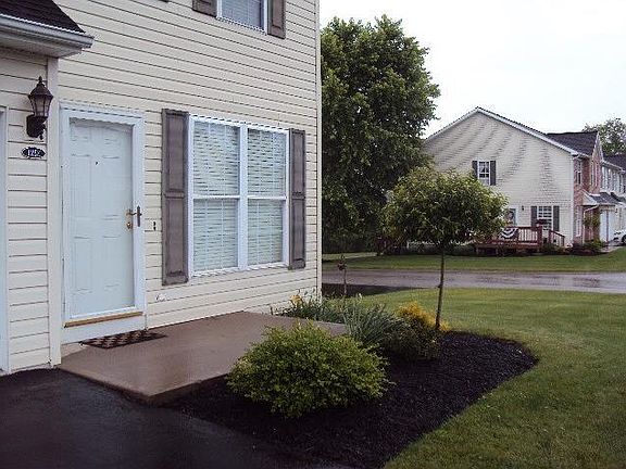 2nd image of 125 Oak St Unit E