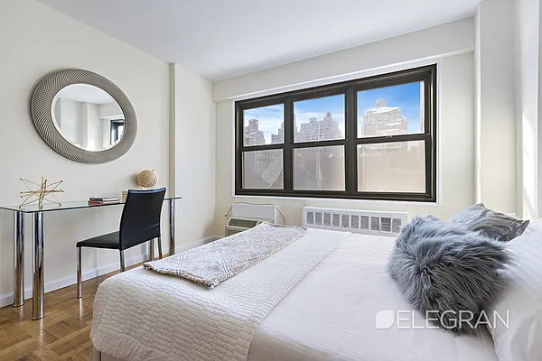 Sold by (Legacy) Elegran | media 7