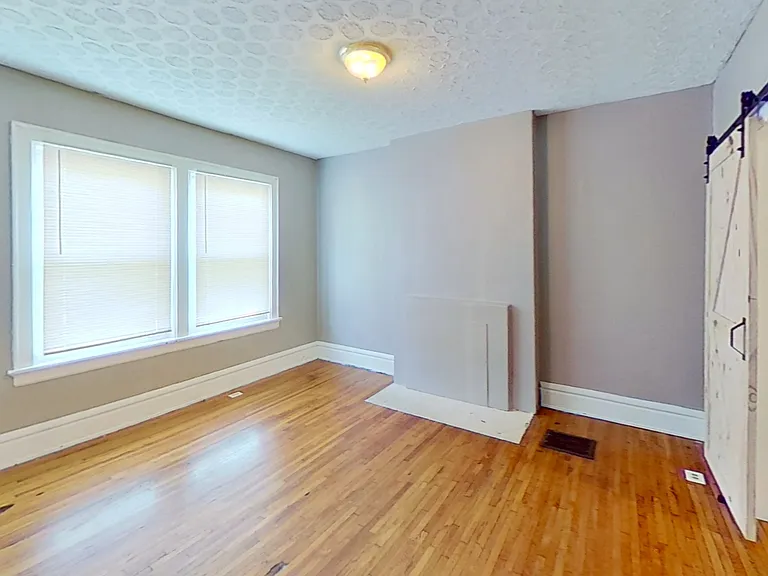 27 W Blake Ave — Photo 2